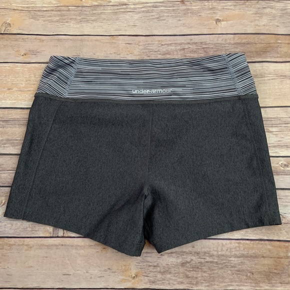 Under Armour Fitted Shorts - Picture 2 of 4